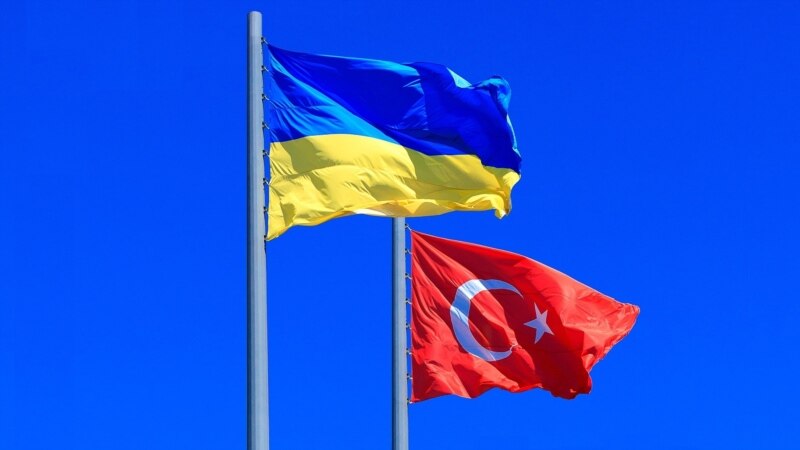 Türkiye, Qırımda qanunsız referendumnıñ seneligine bağışlanğan ilân yayınladı