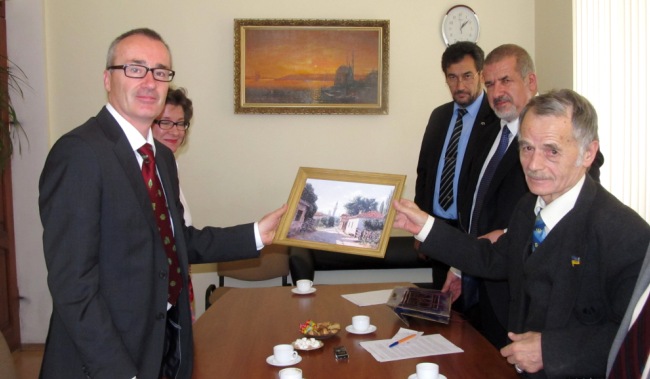 Глава Меджлісу Мустафа Джемілєв зустрівся з Послом Швейцарії в Україні Крістіаном Шененбергом 13 вересня 2013 року