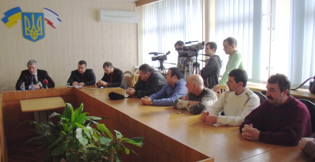 Алуштинський регіональних меджліс і міська влада Алушти закликають кримських політиків виключити сепаратистські висловлювання