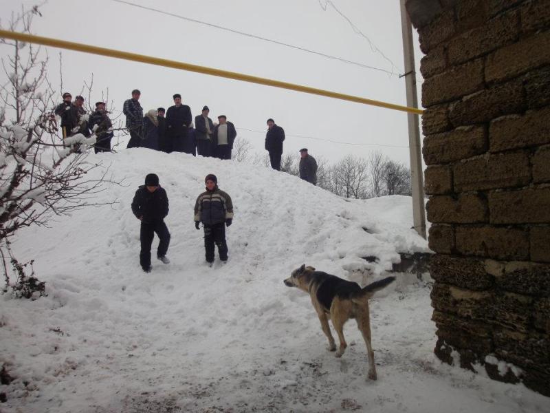 Перший заступник Голови Меджлісу Рефат Чубаров відвідав сел. Темеллі, жителі якого досі заблоковані наносами снігу та землі