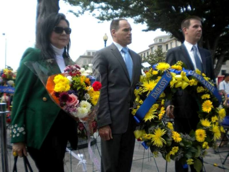 Представник Меджлісу в США Айла Баккалли взяла участь у церемонії покладання квітів до Меморіалу жертвам комунізму