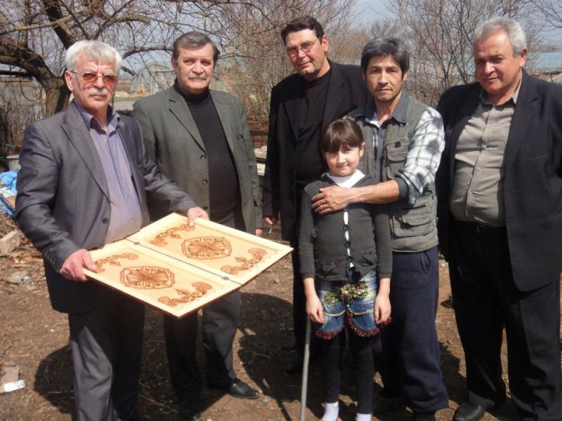 Перший заступник Голови Меджлісу Рефат Чубаров привітав сім’ю майстра народних ремесел Рустема Максудова з народженням дочки