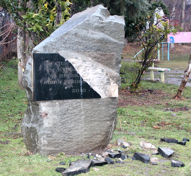 Під Алуштою зламали пам’ятник жертвам депортації