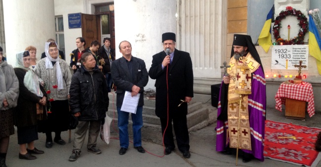 У Сімферополі відбувся молебень та жалобний мітинг – реквієм в пам’ять жертв Голодомору 1932-1933 років