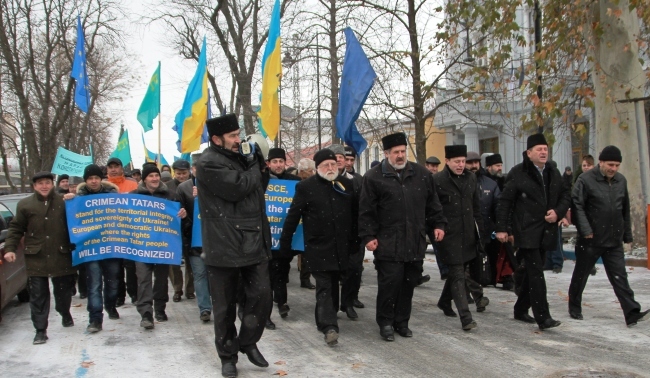 Учасники Всекримського мітингу , присвяченого Міжнародному дню прав людини , солідарні з позицією мільйонів громадян України , які відстоюють європейський вибір України