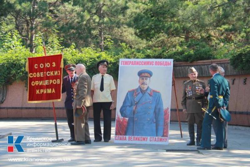 Депутат ВР АРК Ремзі Ільясов вимагає притягнути до відповідальності людей, які 22 червня 2013 року пройшли по Сімферополю з портретом Сталіна