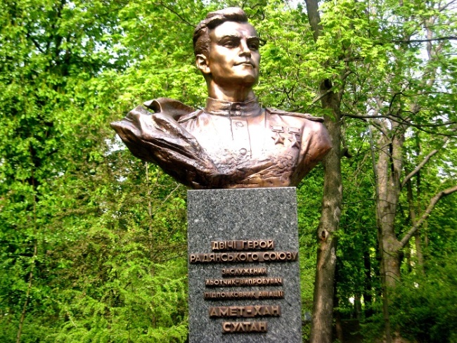 Opening of Monuments to Twice Heroes of the USSR, Legendary Pilots Amet-Khan Sultan and Georgy Beregovoy was Held in Kyiv