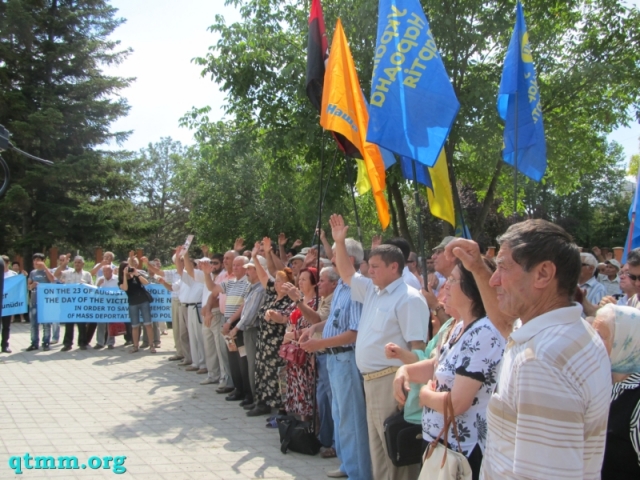 Aqmescitte er sene keçirilgen Kütleviy sürgünlik ve qatl qurbanlarınıñ hatırasını saqlamaq içün Umumavropa stalinizm ve natsizm qurbanlarınıñ hatıra künü çerçivesinde matem mitingi ötkerildi