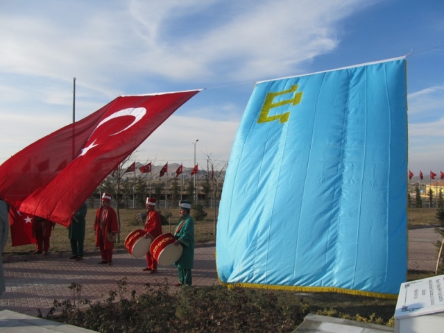 Nevşehirde qırımtatar halqı sürgünligi qurbanlarınıñ hatırasına yadikârlıq açıldı