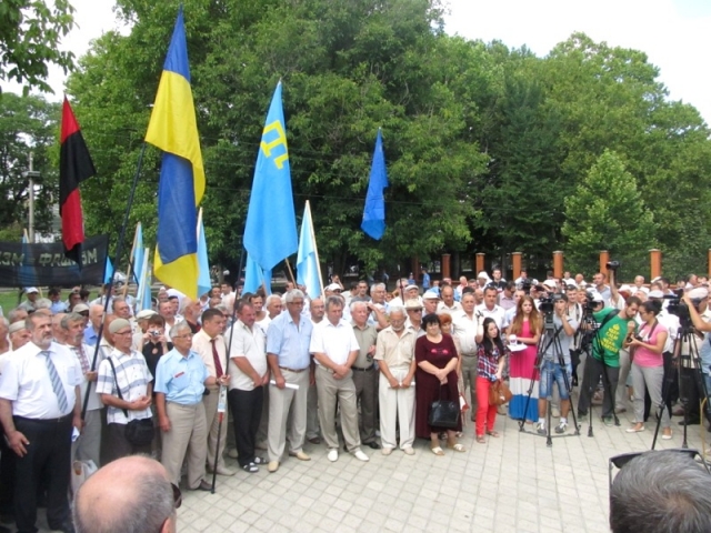 Aqmescitte Umumavropa natsizm ve stalinizm qurbanlarınıñ hatıra künü çerçivesinde er yılı keçirilgen miting olıp keçti