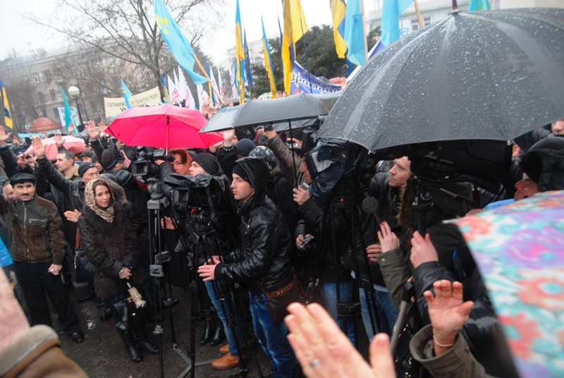 Bütünqırım mitingi iştirakçileriniñ Ukrainada diktatura qurulmasına qarşı talapları