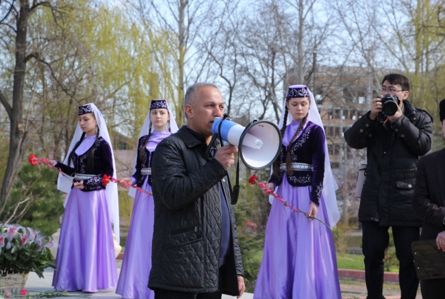 Meclis reisi Refat Çubarov: Bizim baş vazifemiz birlik-beraberligimizni saqlap qalmaqtır, çünki bu, balalarımız ve torunlarımıznıñ öz vatanında parlaq ve munasip keleceginiñ reinidir