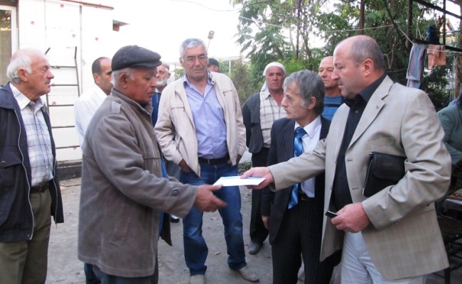 Mejlis’ Leader Visits Family that Suffered from a House Fire in Ukromnoe Village