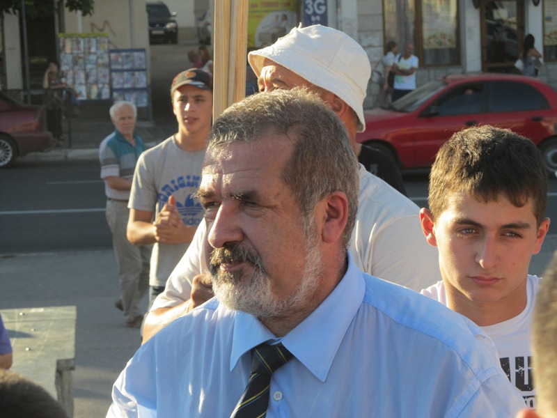 Crimean Tatars Welcomed Peter Simonenko with Rotten Eggs and Slogans «Fascist»…