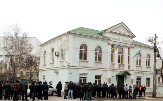 Meclis ofisine boya torbaları atıldı