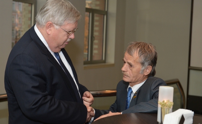 AQŞnıñ Ukrainadaki Elçisi Con Tefft AQŞ halqara forum keçirilmesine qoltuta