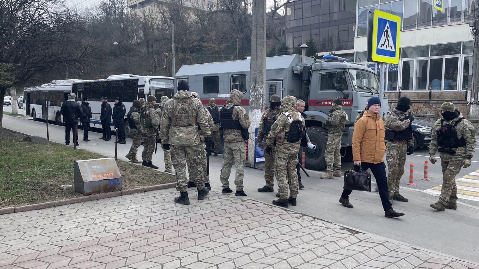 Çubarov: Qırımda işğalciler cemaatnıñ qarşılığını bastıralar