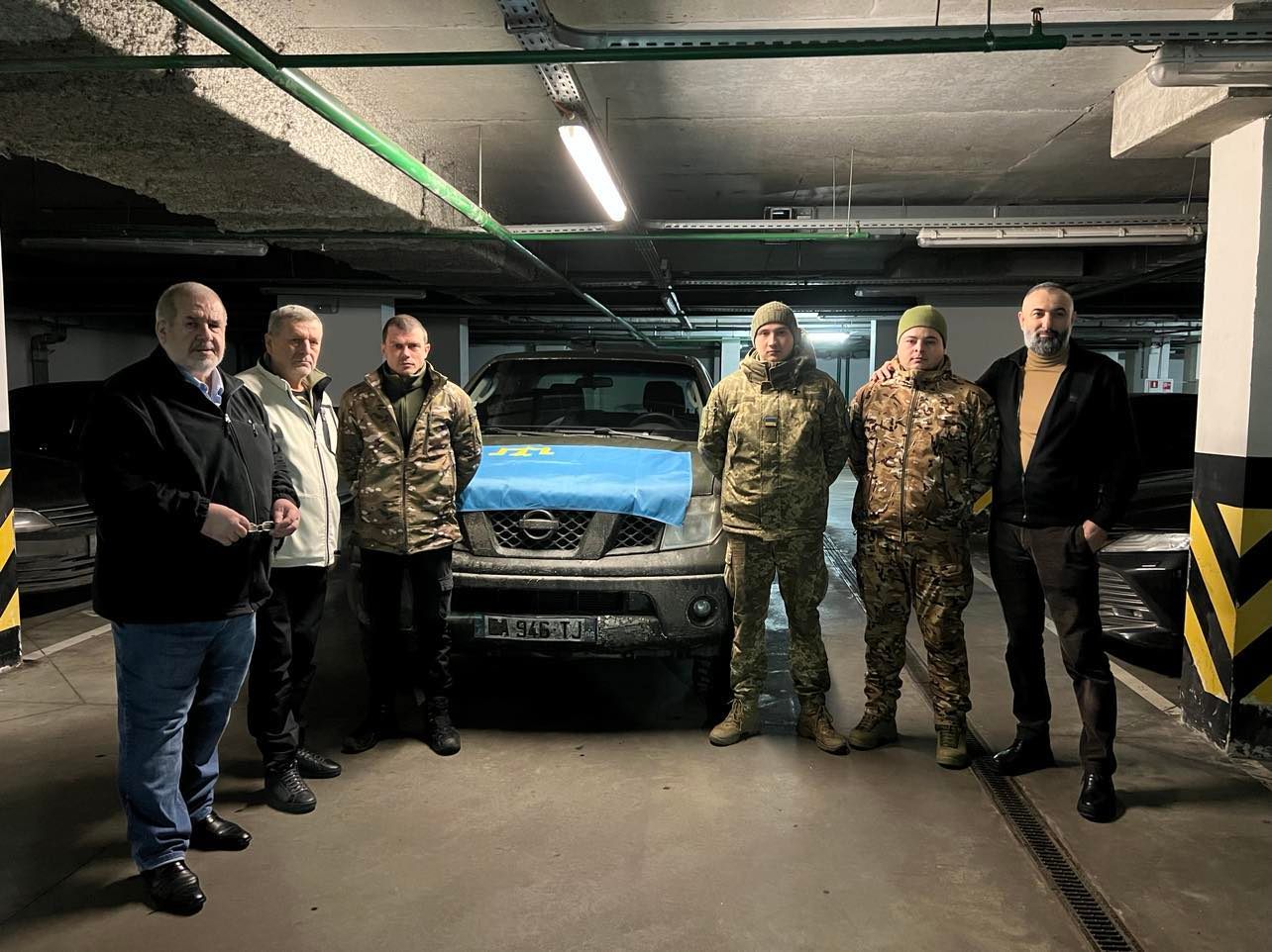 Координаційний центр Меджлісу та Фонд національного добробуту Криму передали автівку на фронт