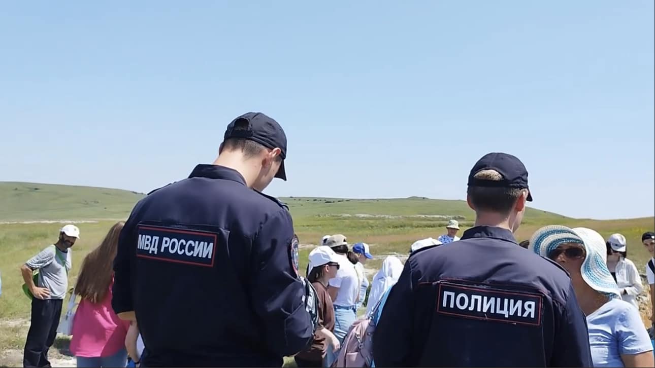 У Криму окупанти оштрафували автоколону за кримськотатарські прапори
