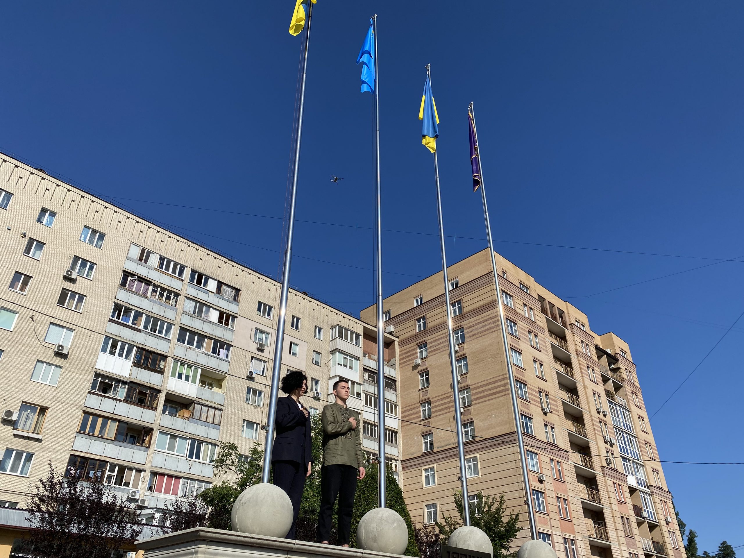 İrpinde Qırım platformasınıñ üçünci sammitine qırımtatar bayrağı köterildi (foto)