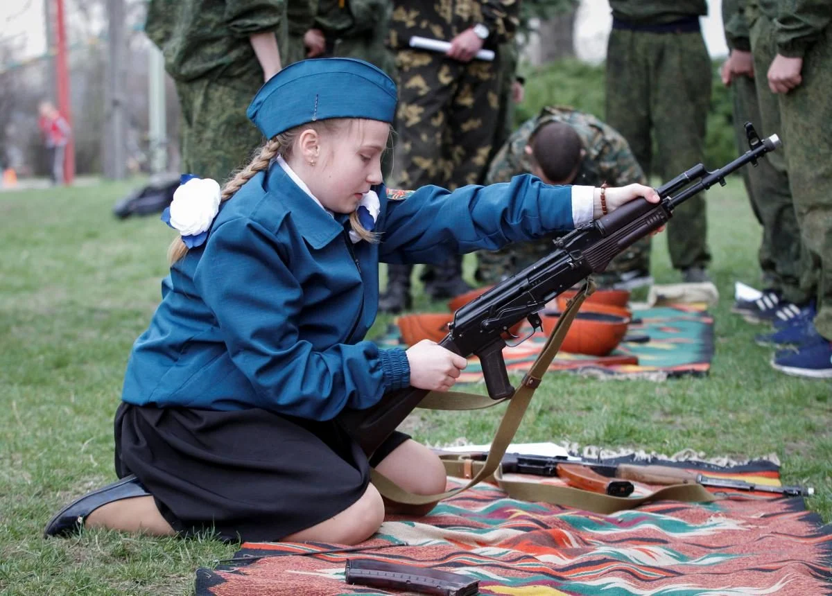 Для школярів у Криму окупанти запроваджують курси військової підготовки