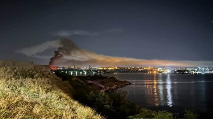 Aqyarda ava telükesi ilân etilgen soñ patlamalar duyuldı