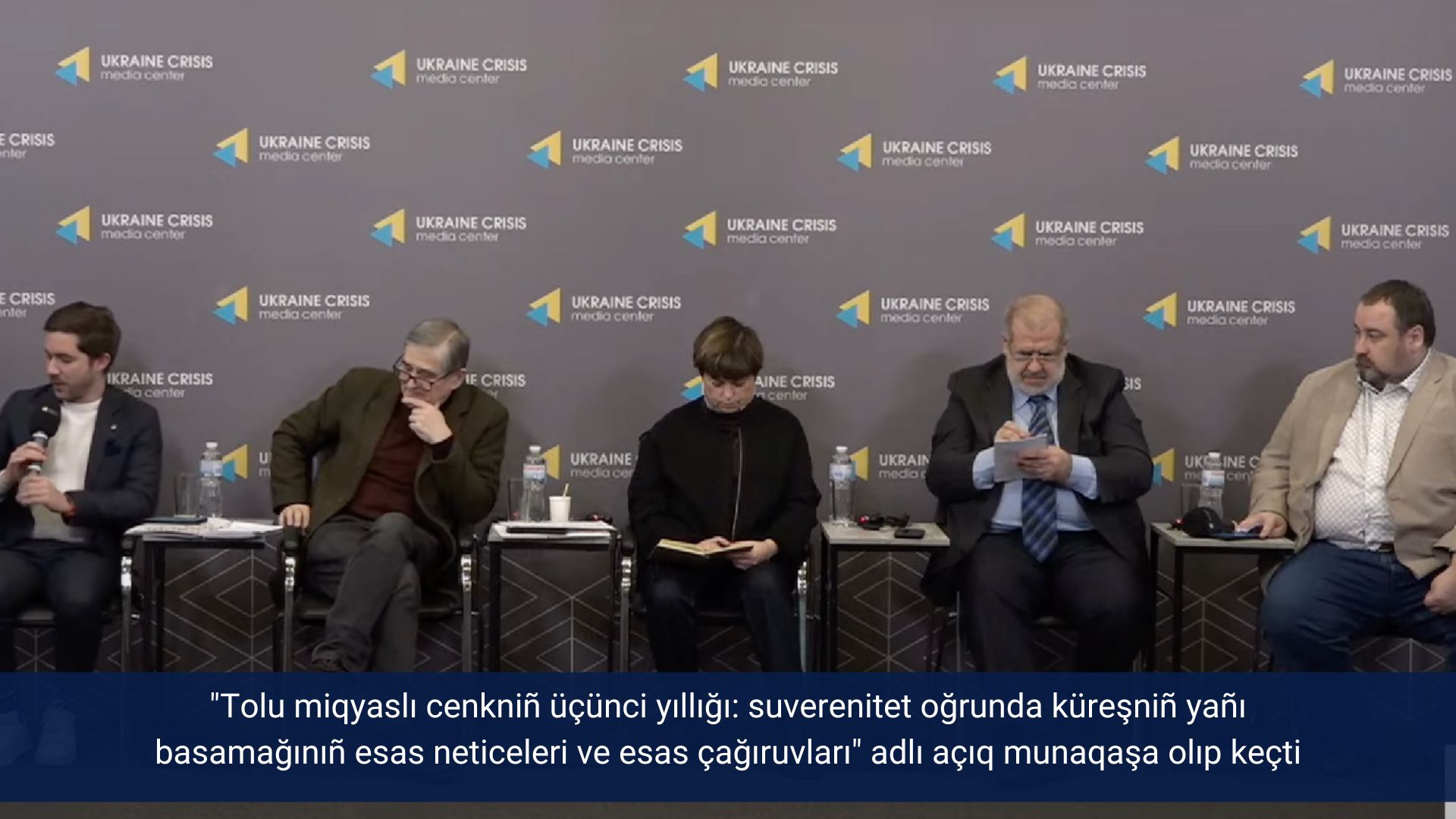 “Tolu miqyaslı cenkniñ üçünci yıllığı: suverenitet oğrunda küreşniñ yañı basamağınıñ esas neticeleri ve esas çağıruvları” adlı açıq munaqaşa olıp keçti