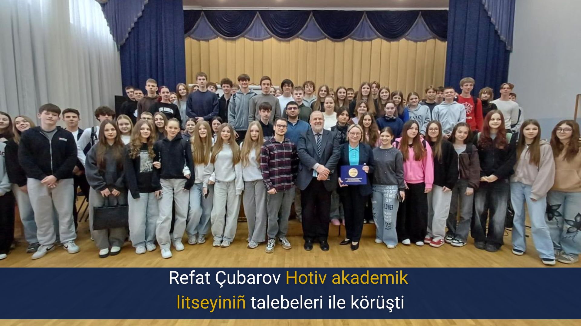 Refat Çubarov Hotiv akademik litseyiniñ talebeleri ile körüşti